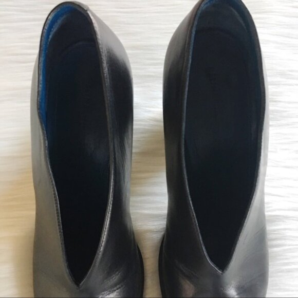 Celine V Neck Pump - Picture 3 of 6